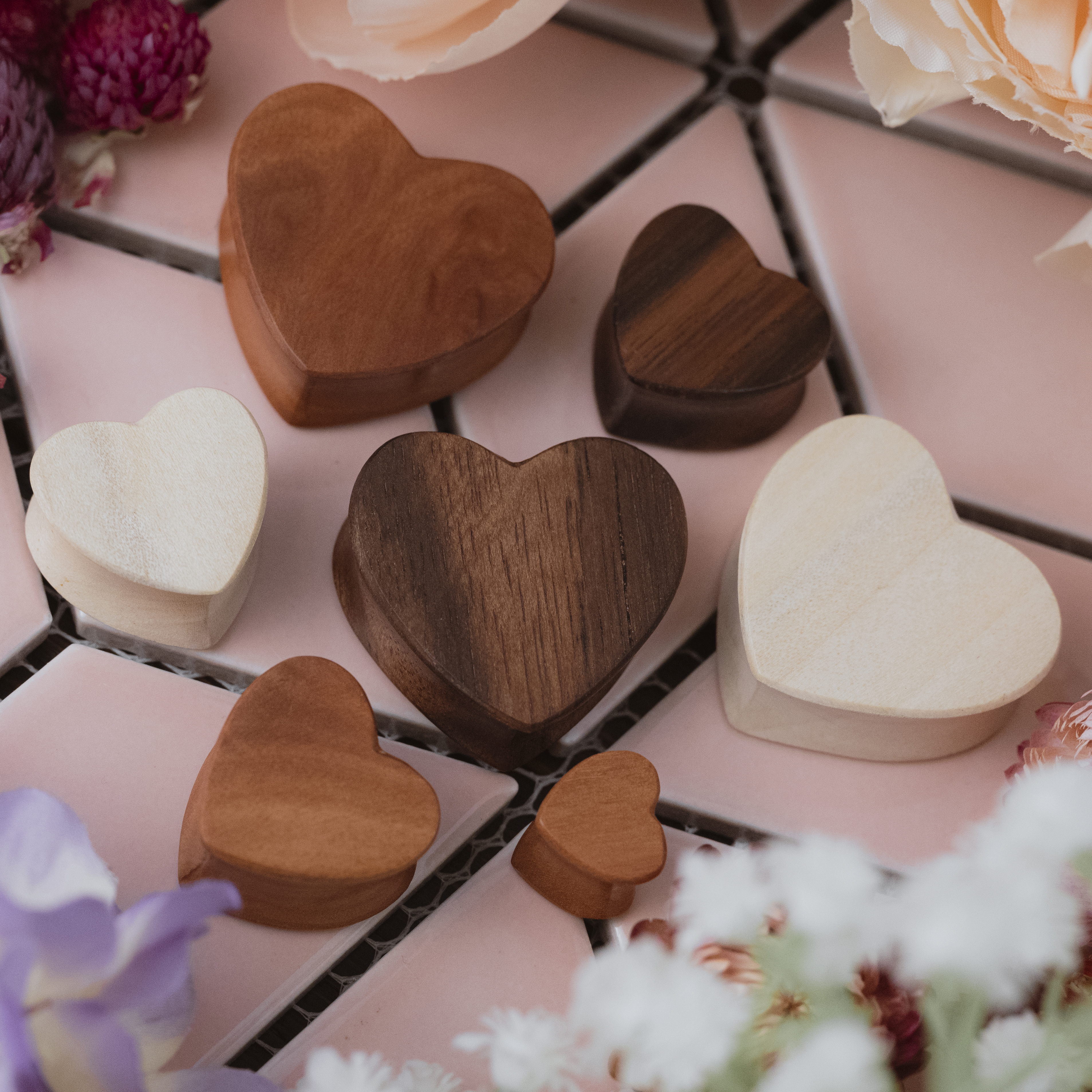 unique  Crocodile Heart Shaped Wood Ear Plug / Gauge