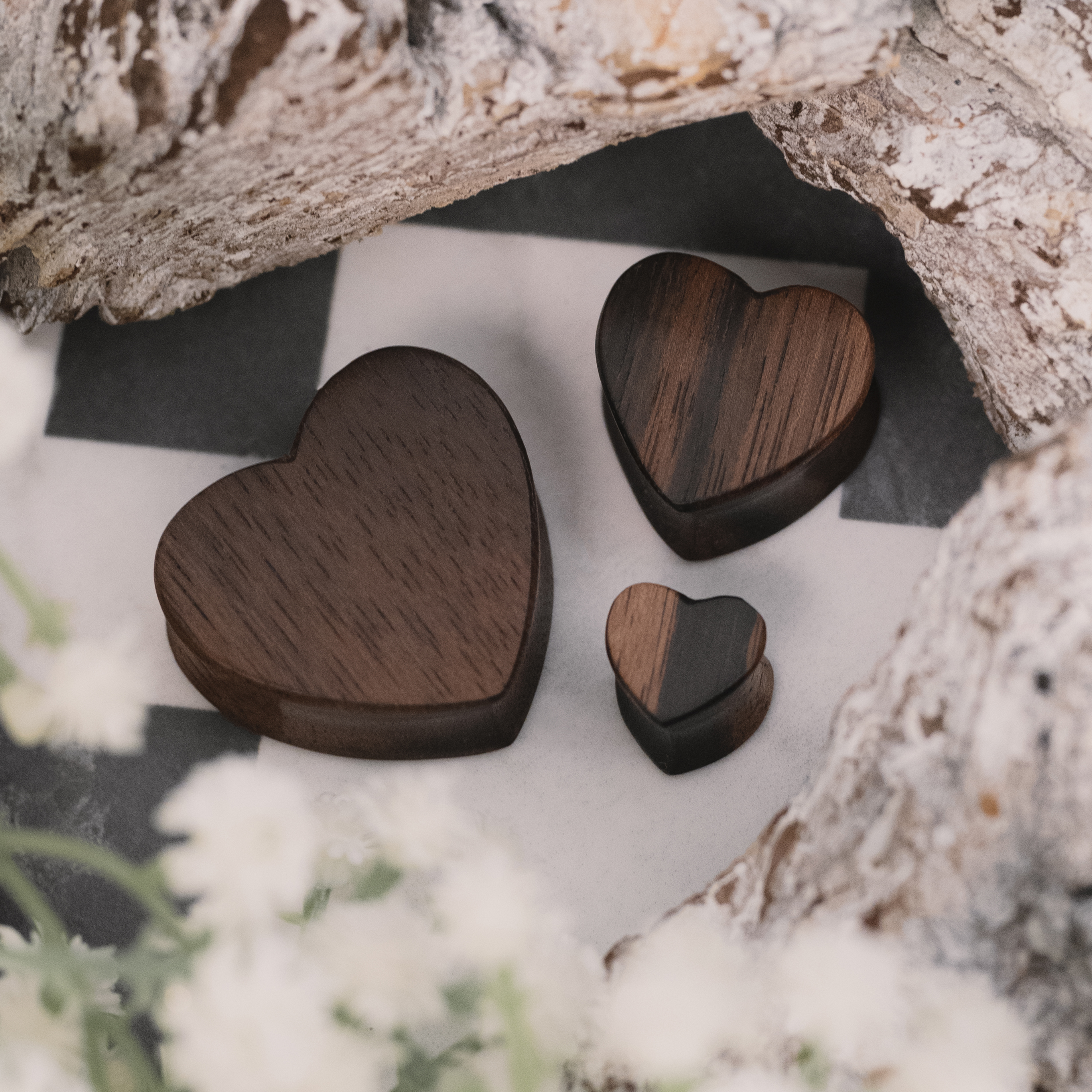 cute  Ebony Wood Heart Shaped Wood Ear Plug / Gauge