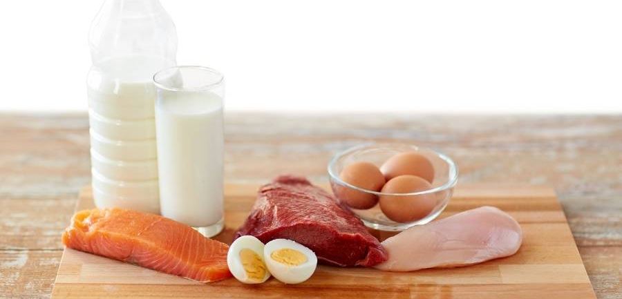 A cutting board displays different cuts of eggs, meat, fish, and poultry, representing dietary sources of Creatine.