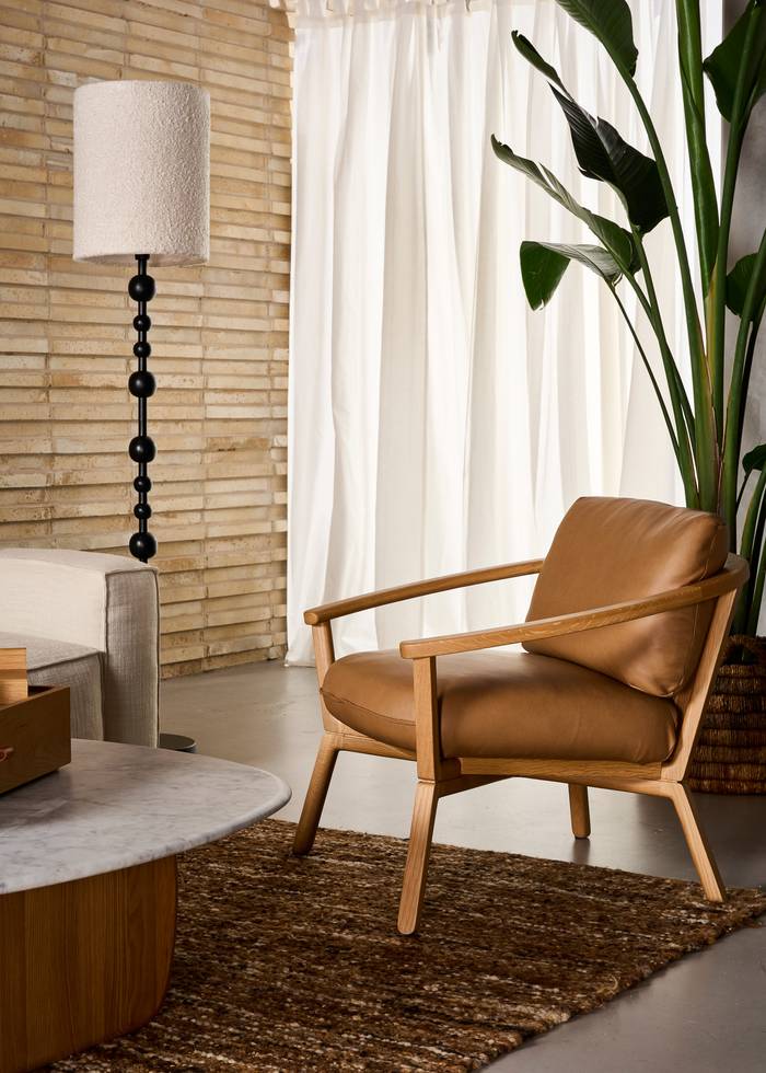 Sensu Lounge Chair - Pecan Alabama 003 - Light Oak Legs - Floor Stock