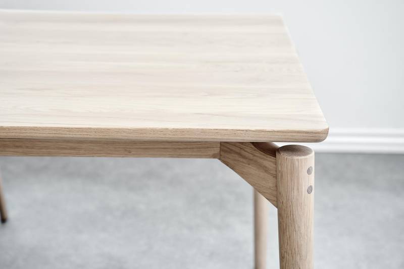 Aeris Extendable Dining Table