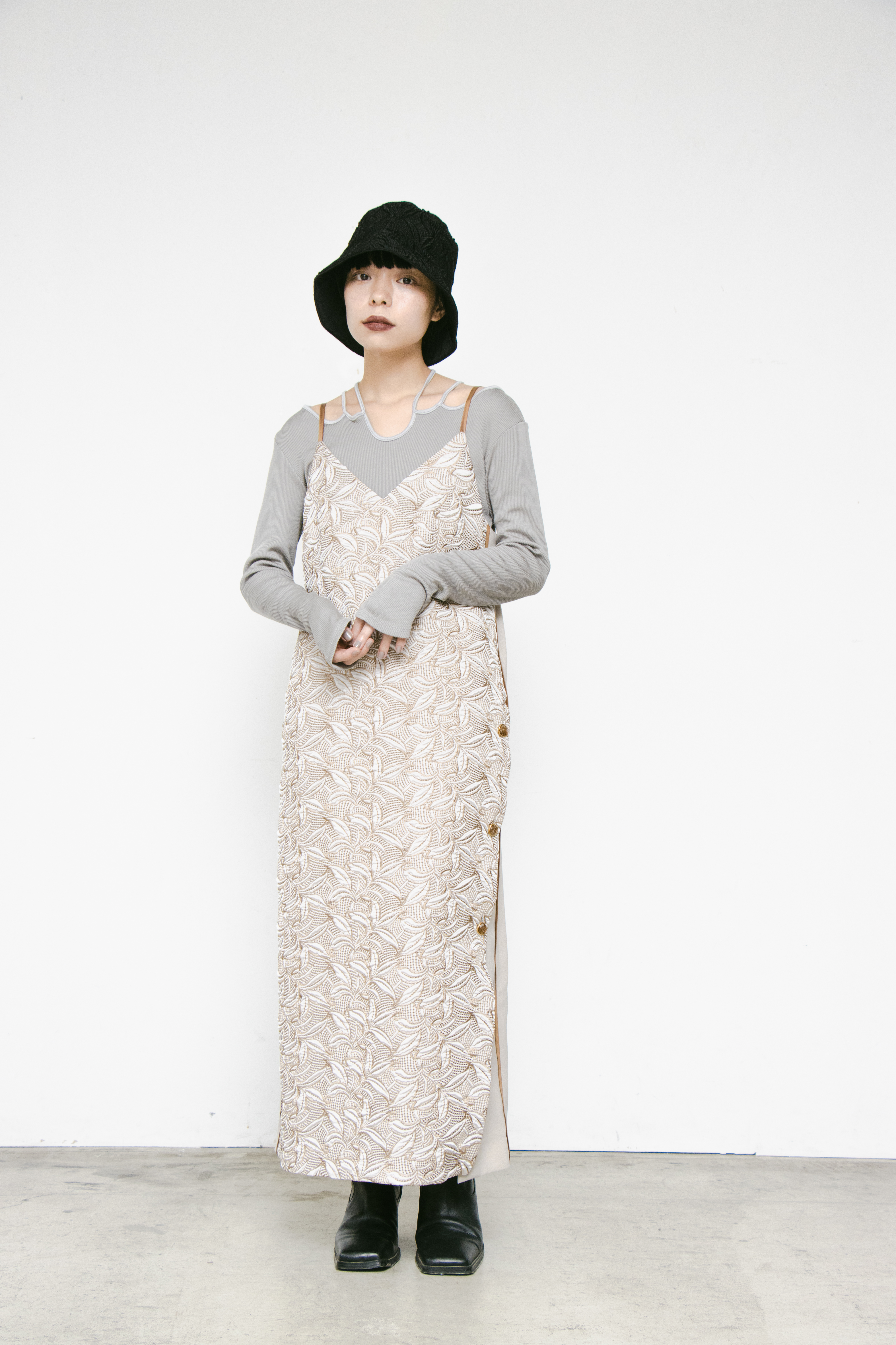Thawing embroidery camisole dress (Black) – MURRAL