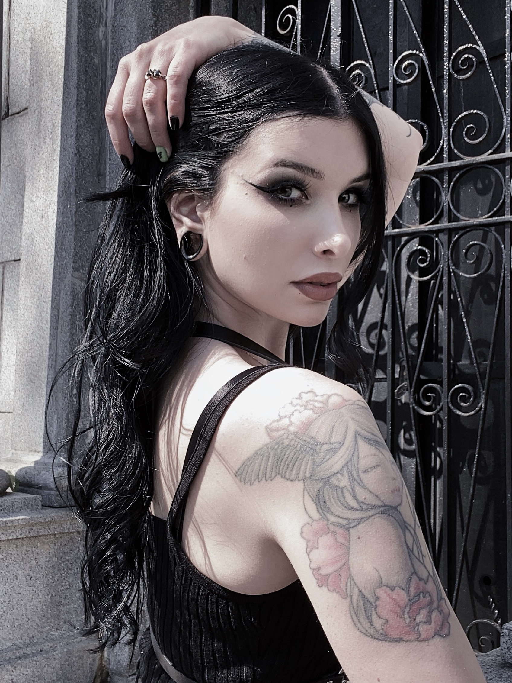 Gothic Black V Saddle Metal Ear Gauge / Plug