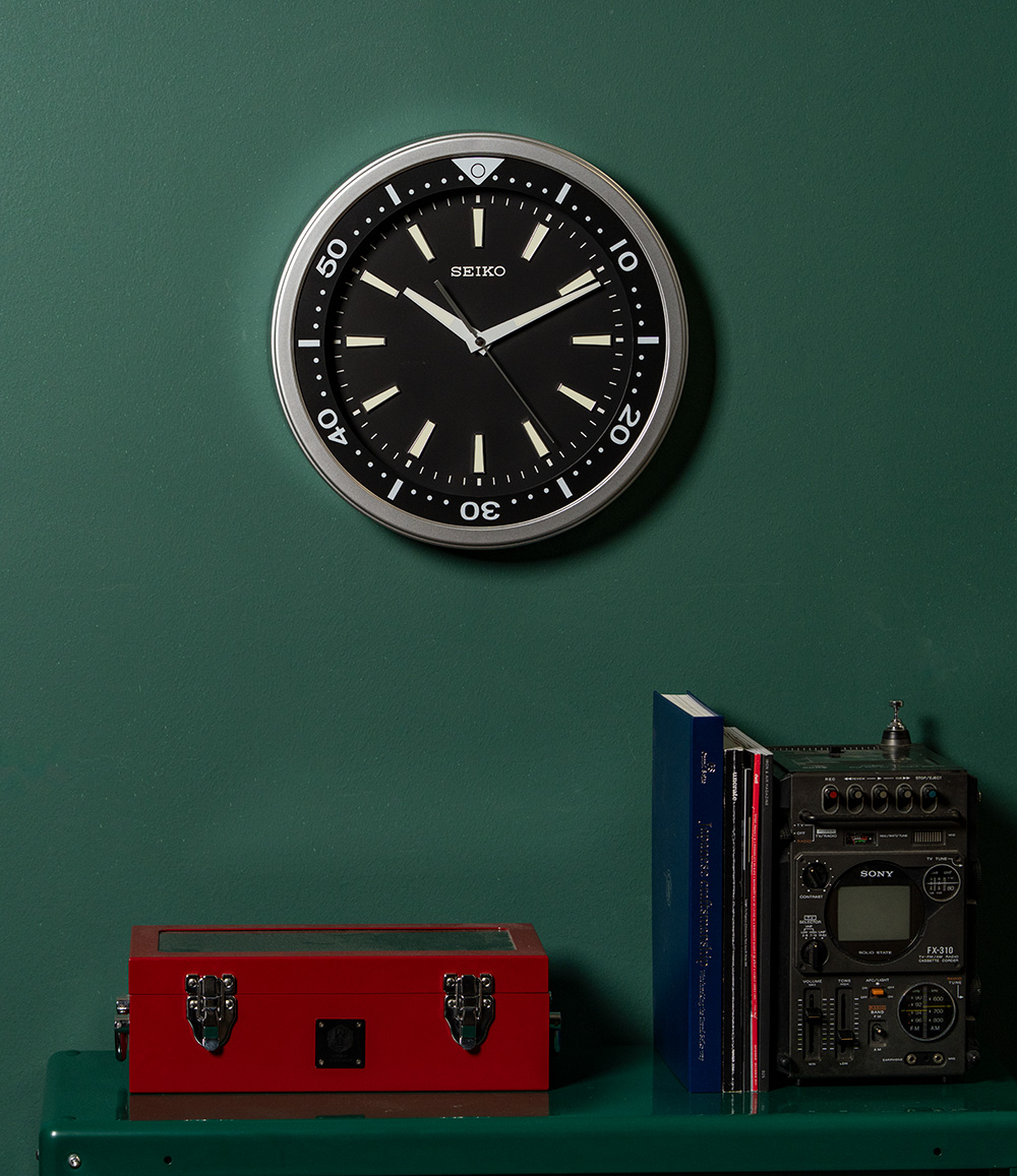 Heritage Design Clock QXA723A