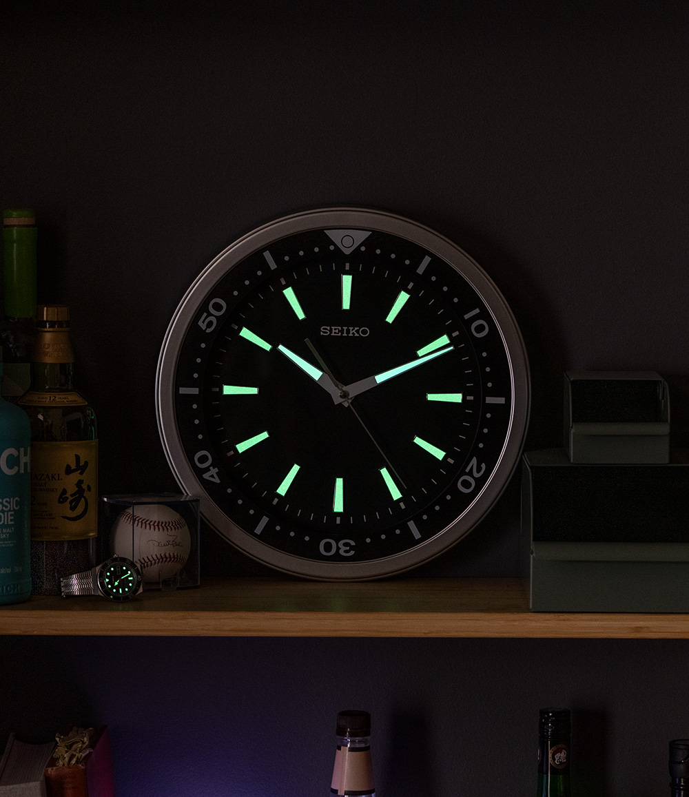 Heritage Design Clock QXA723A