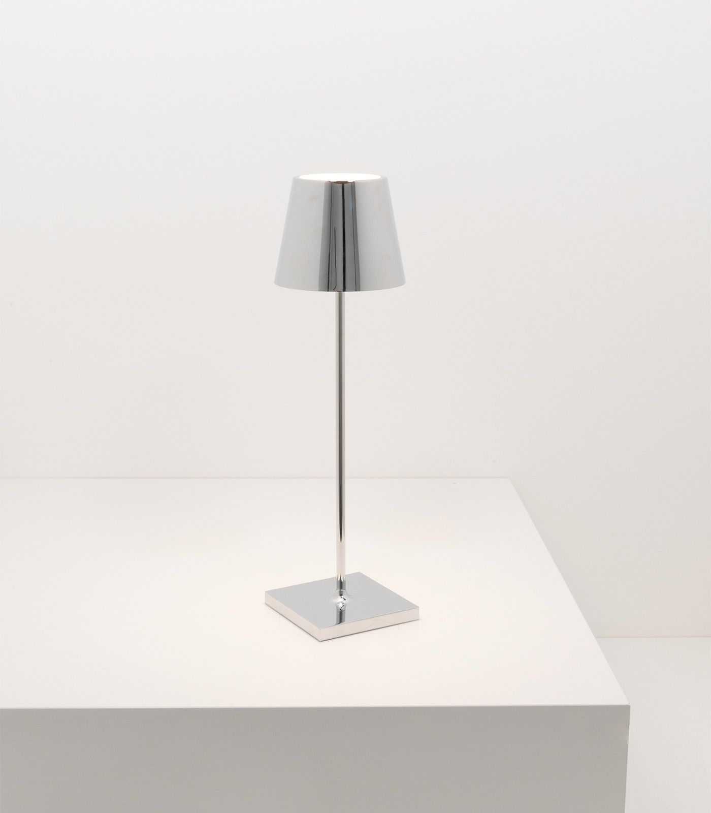 Poldina Metallic Table Lamp