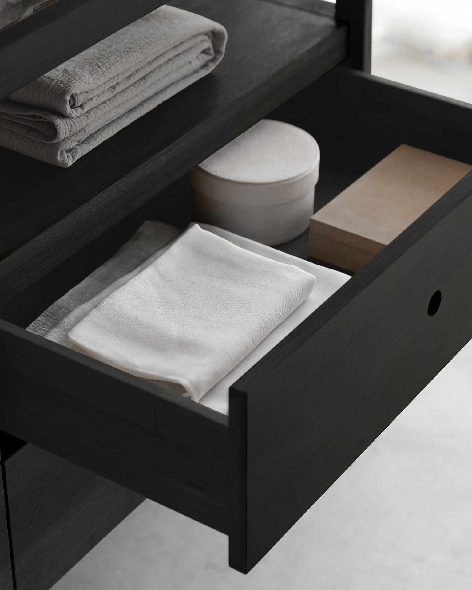 Ethnicraft Oak Spindle Dresser - 4 Drawers