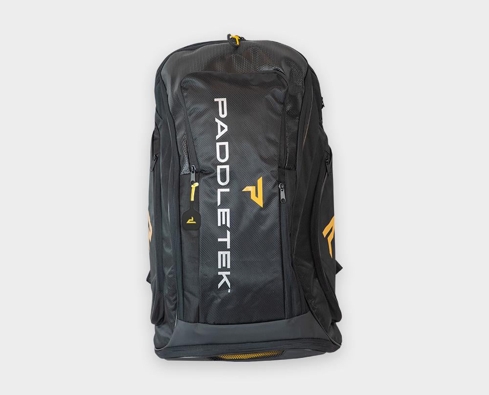 Tour bag with zipper pulls