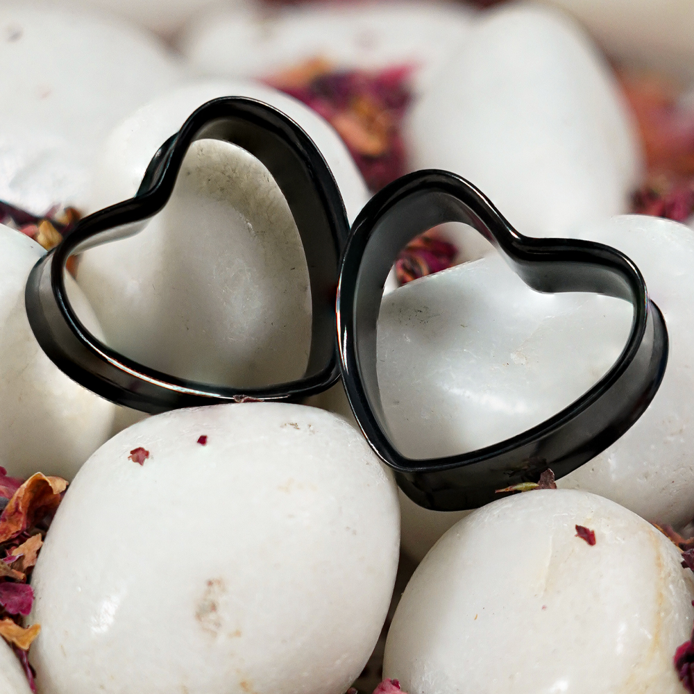 Heart Shaped Black Steel Tunnels 3 Herzförmiger schwarzer doppelt ausgestellter Tunnel / Plug / Dehner aus Edelstahl