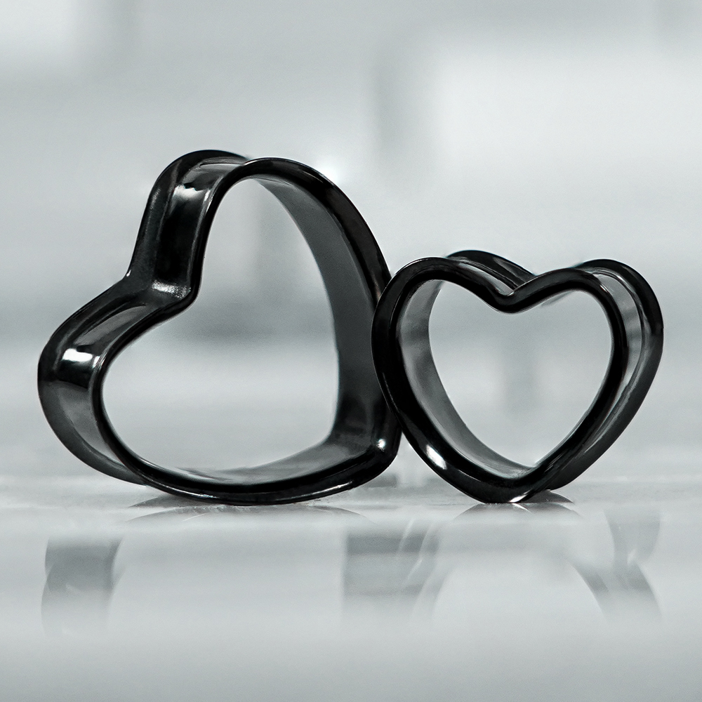 Heart Shaped Black Steel Tunnels 2 Herzförmiger schwarzer doppelt ausgestellter Tunnel / Plug / Dehner aus Edelstahl