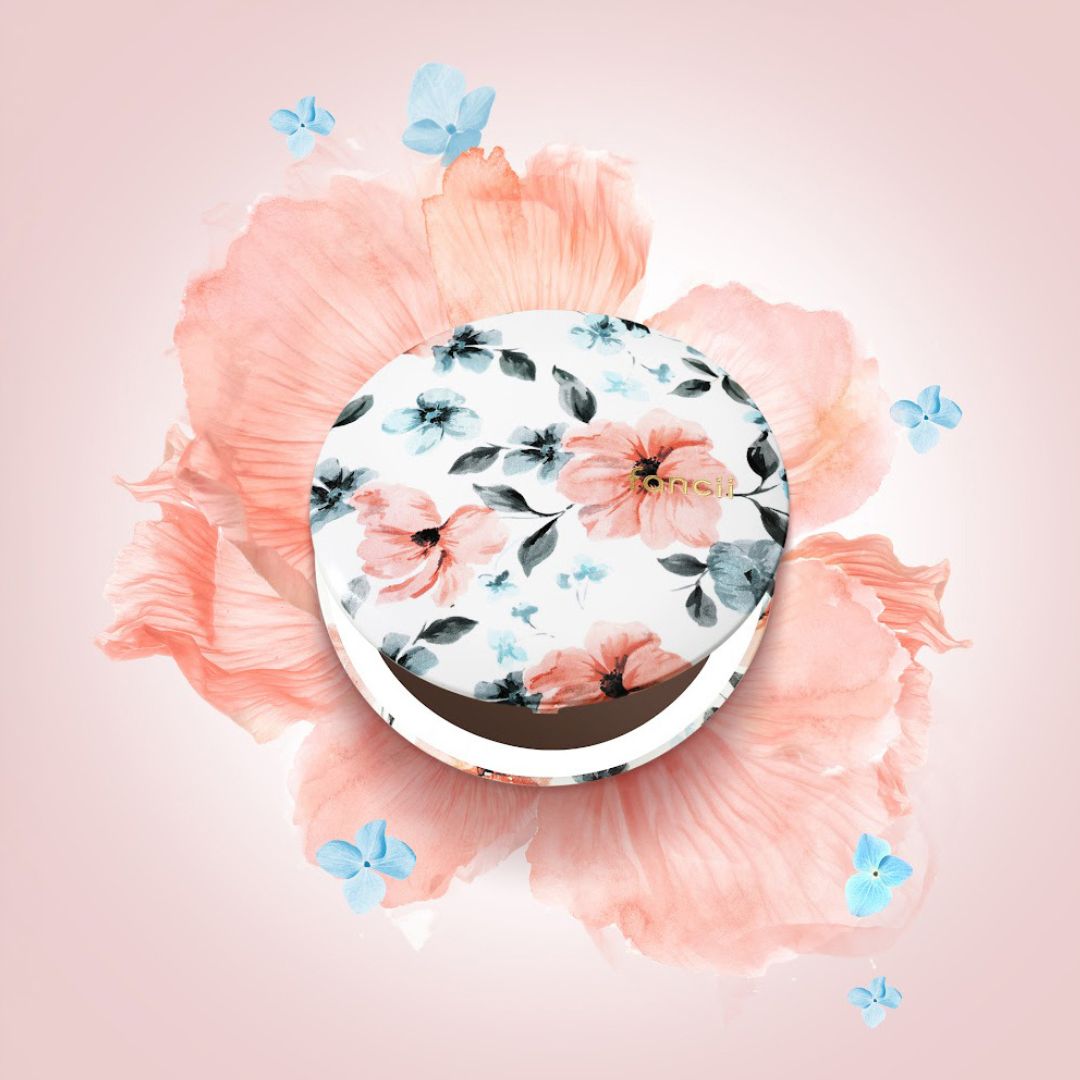 Romantic Florals by Kate Eldridge Mini Taylor Lighted Compact is rechargeable so no need for batteries. 