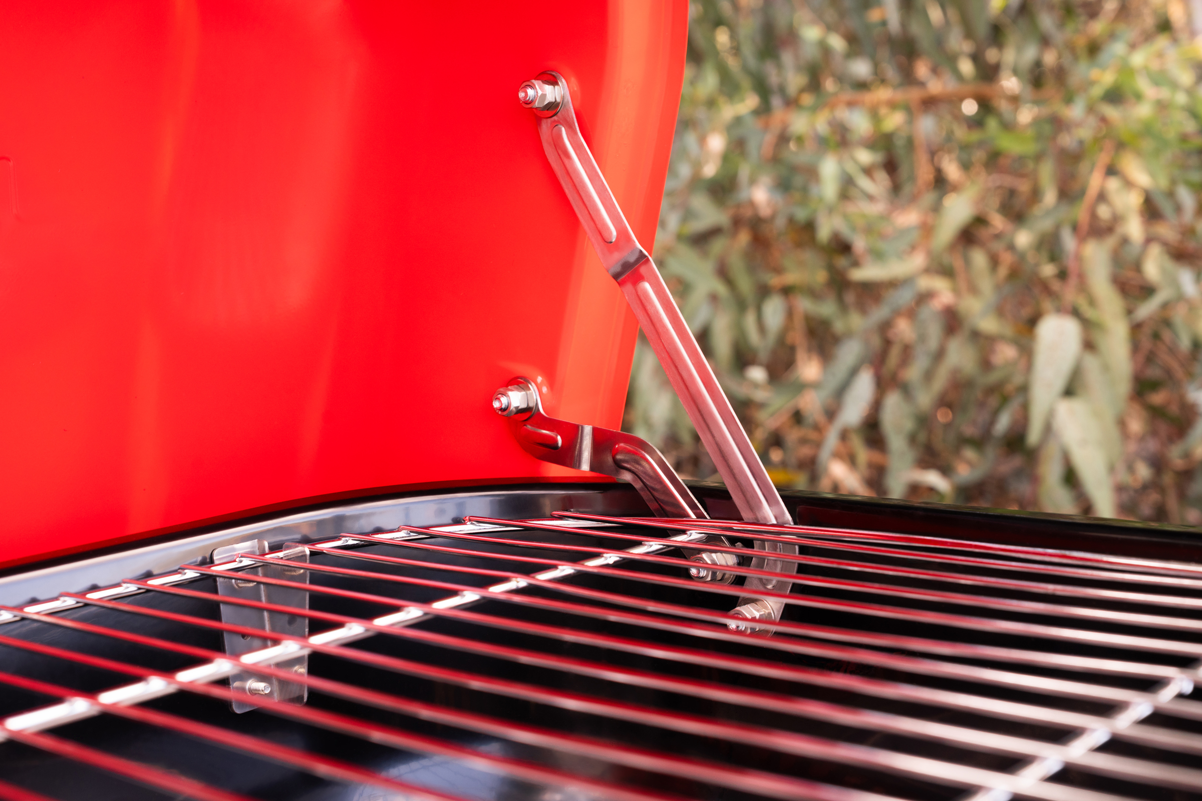 Heavy-duty steel cooking grids.
