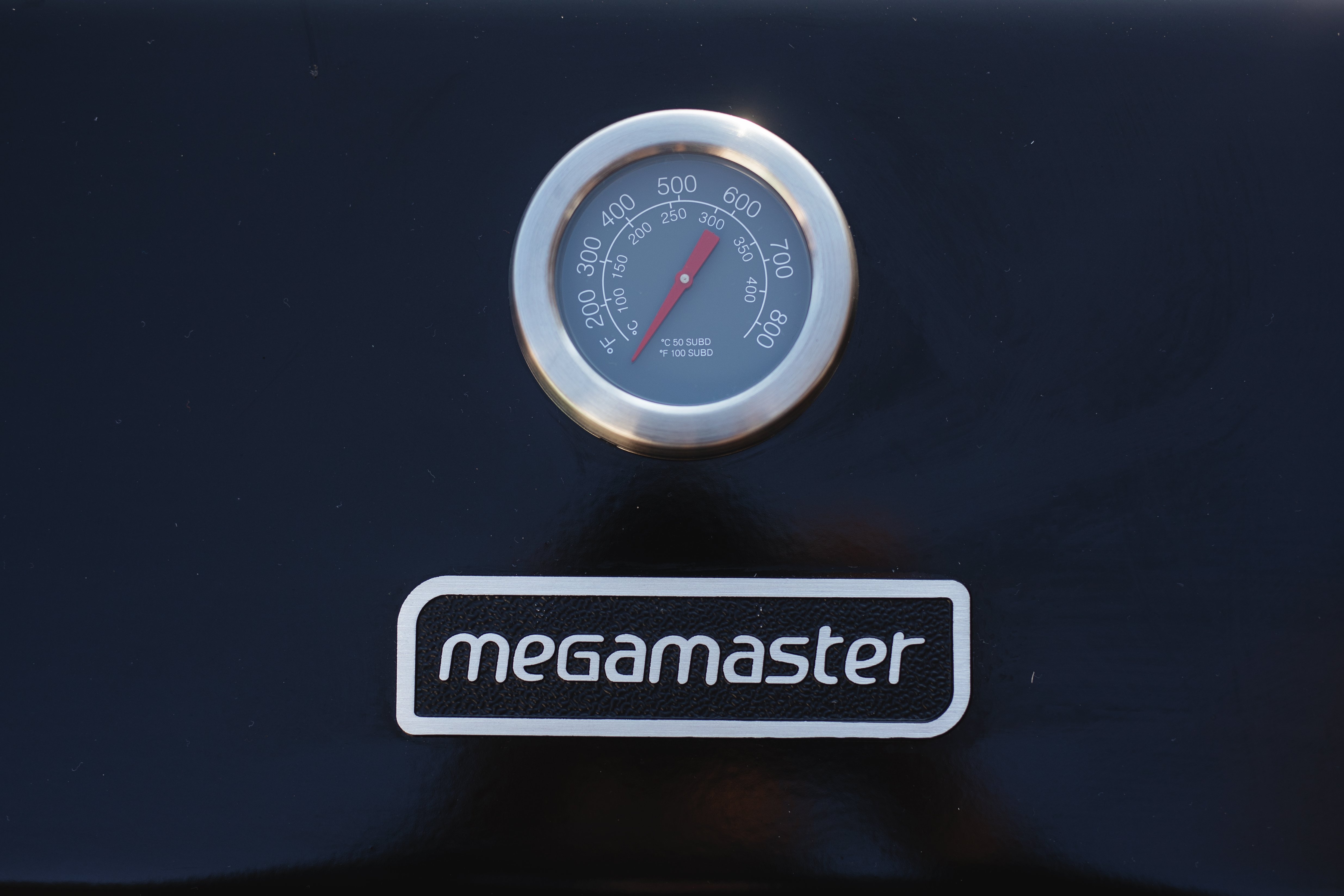 Built-in Thermometer