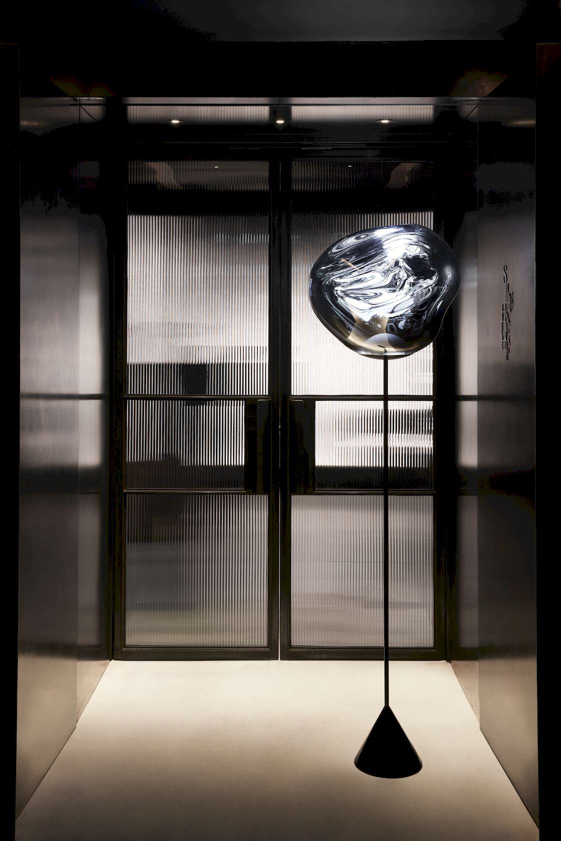 Melt Cone Slim Floor Lamp