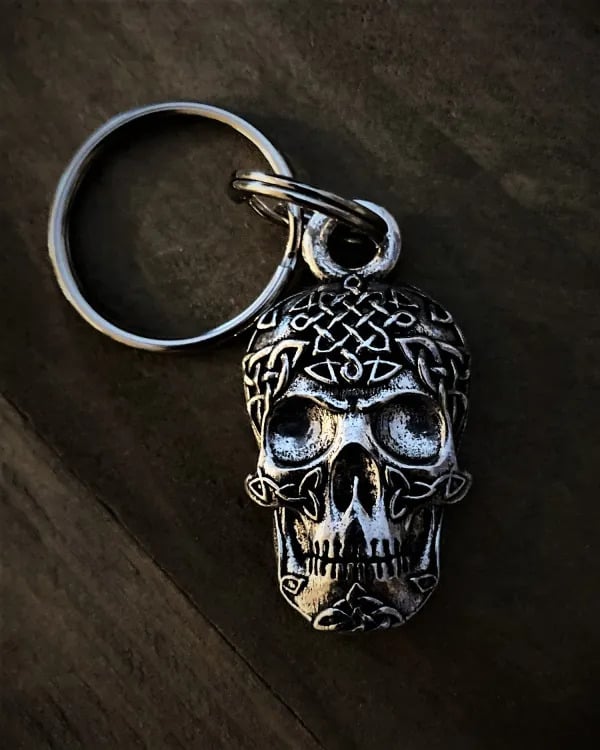 bbk-02-celtic-skull-keychain-product-detail-image