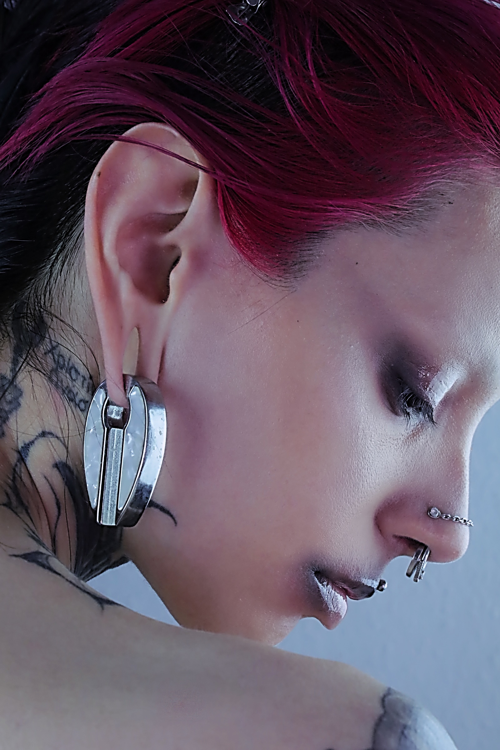 Girl wearing classy  Silver & Pearl - Keyhole Ear Weights (Pair)