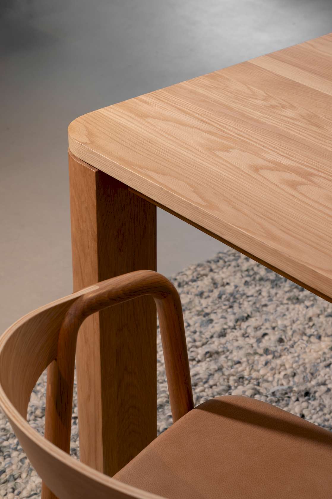 Oli Dining Table