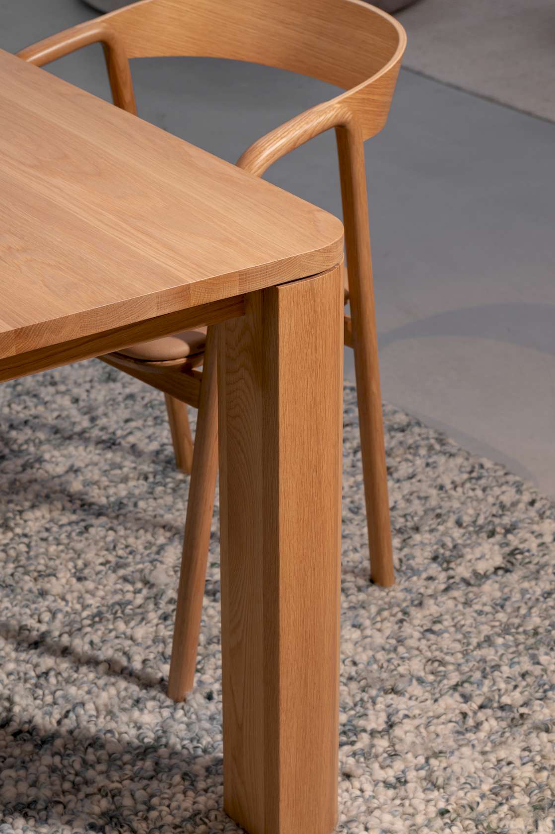 Oli Dining Table