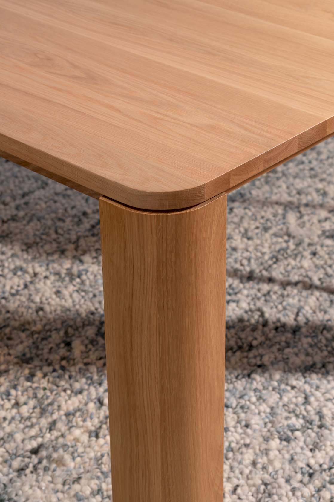 Oli Dining Table