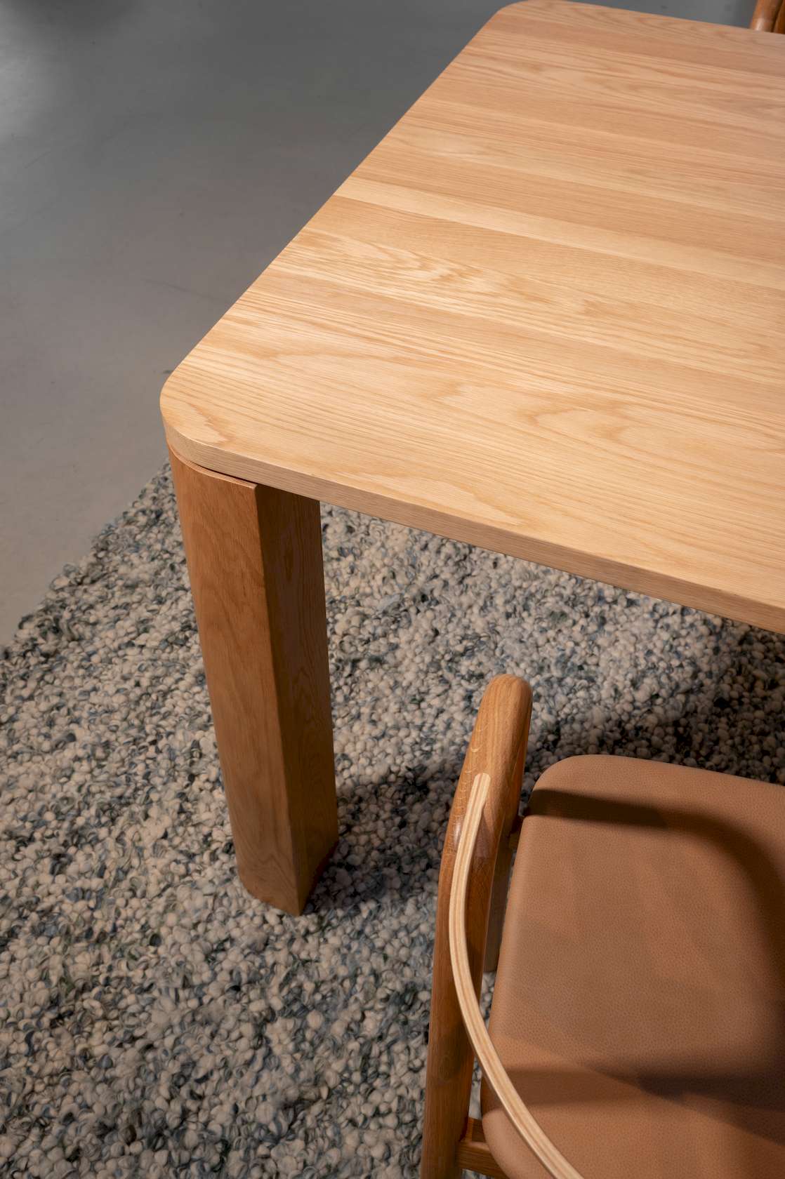 Oli Dining Table