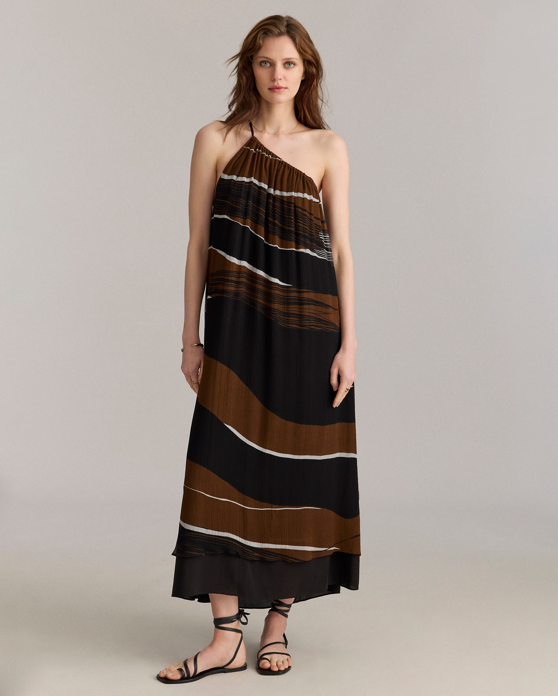 Model is 5'10