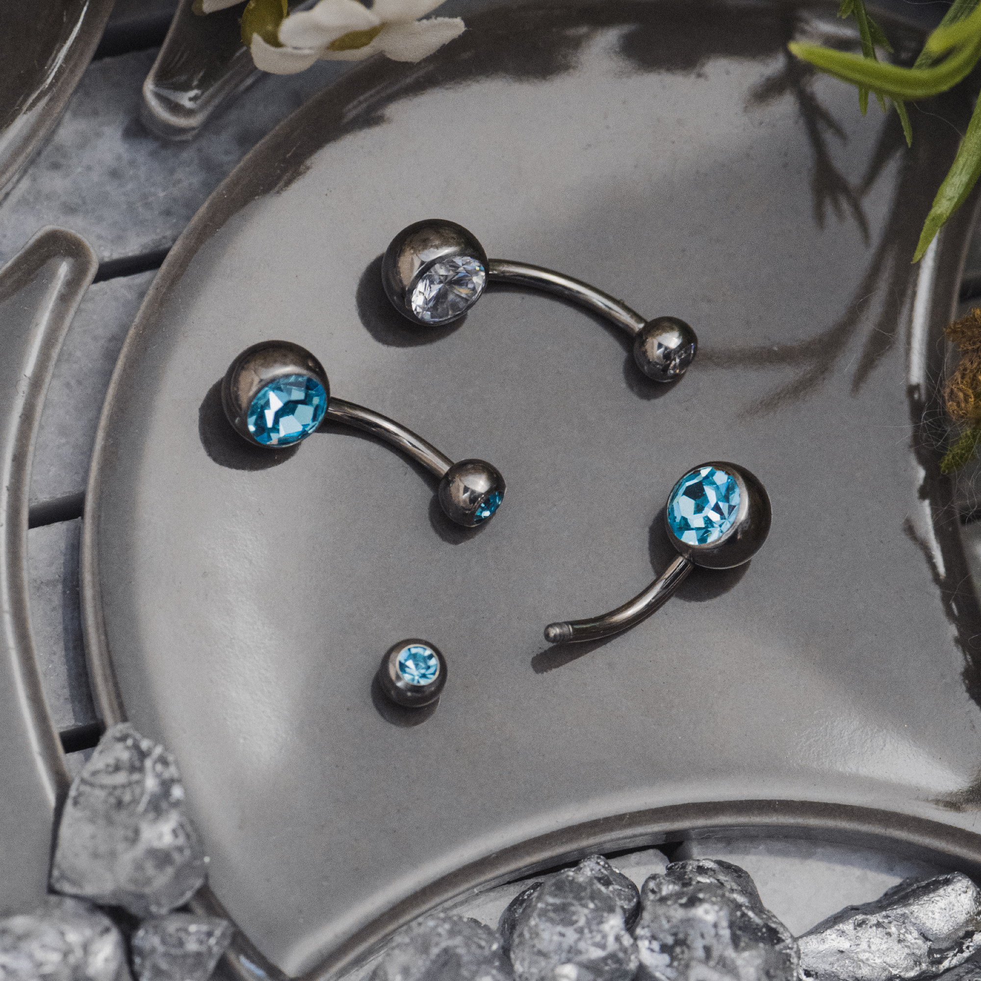 Titanium Blue Diamond Bananabell 1.6mm Gauge in Silver
