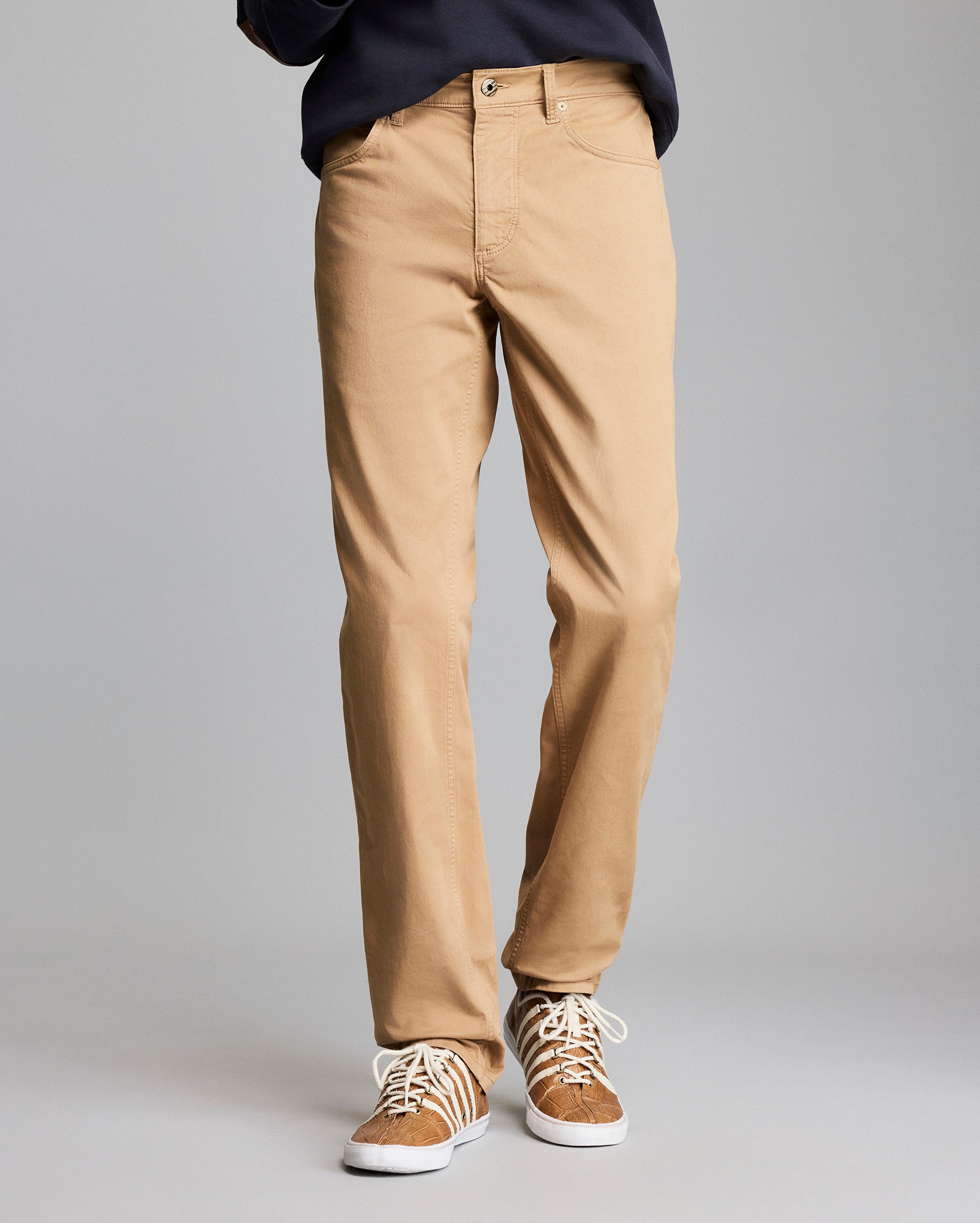 Model shows the fit of the jean.