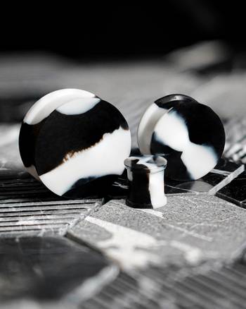 Cute White & Black Solid Marble Effect Silicone Ear Stretching Plug / Gauge