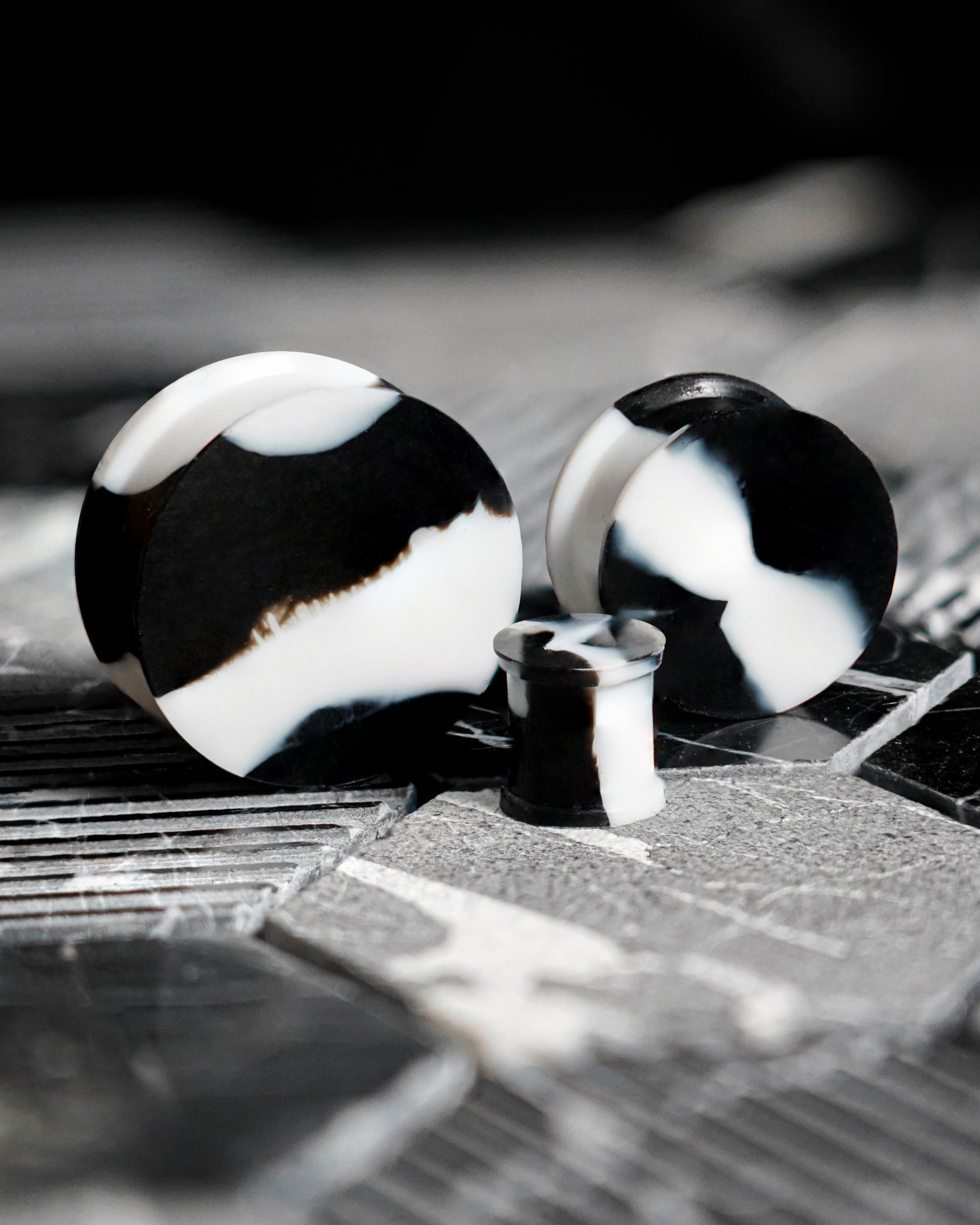 Cute Solid Marble White & Black Silicone Earring Plug / Gauge