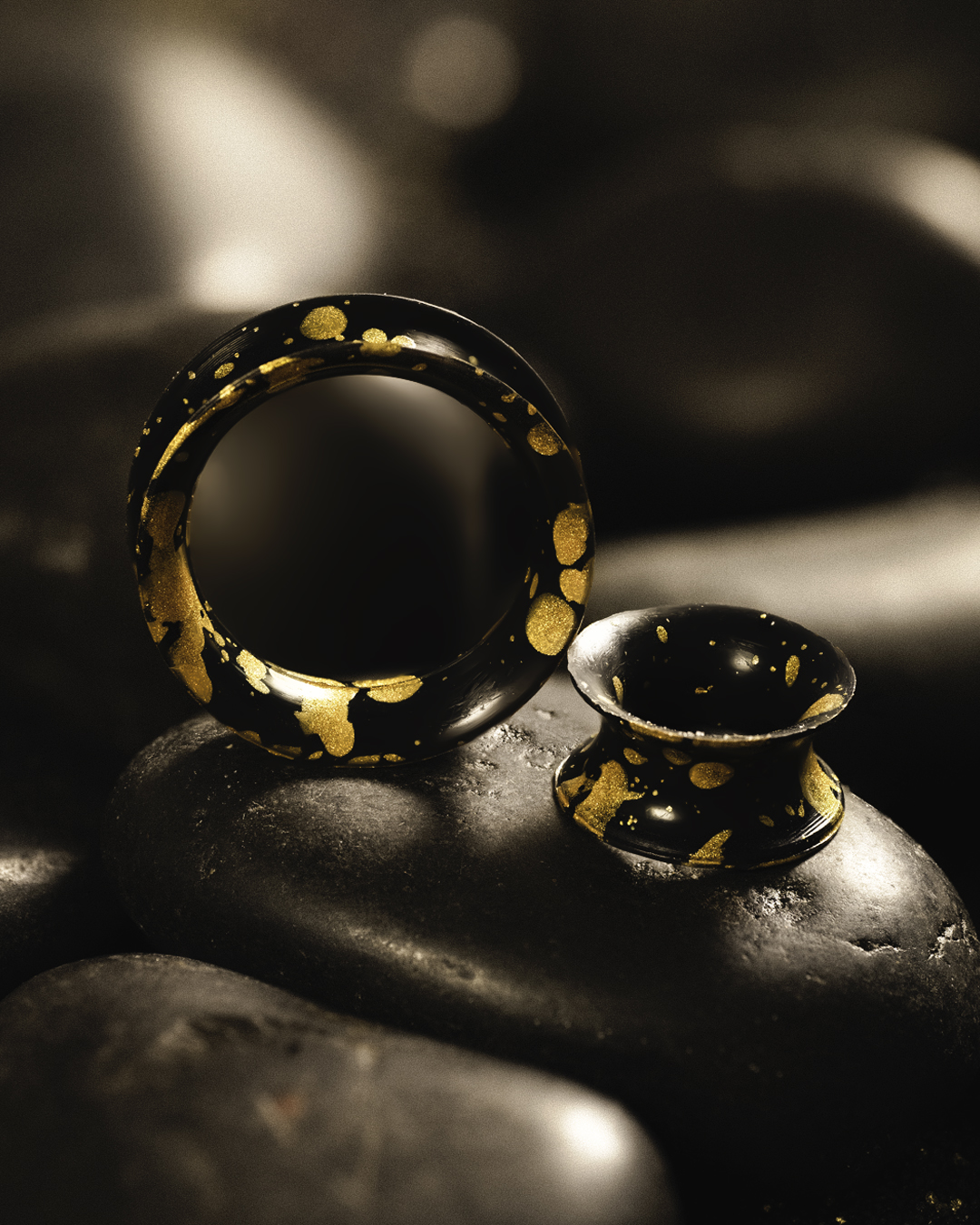 cool  Splatter Black & Gold Eyelet Silicone Ear Tunnel