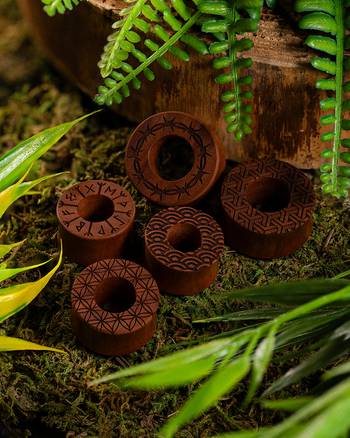 Barbed Wire Tunnel Plug / Gauge - Saba Wood | Flat Faced Double Flare