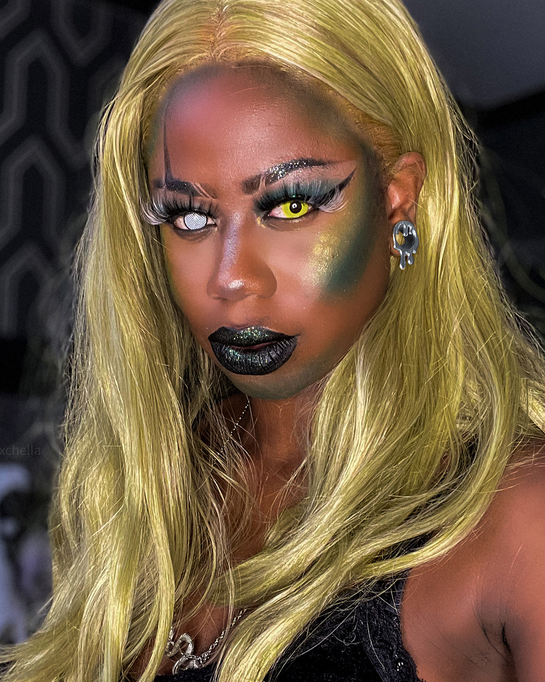 girl wearing spooky Silver Drippy Screwback Stainless Steel Tunnel