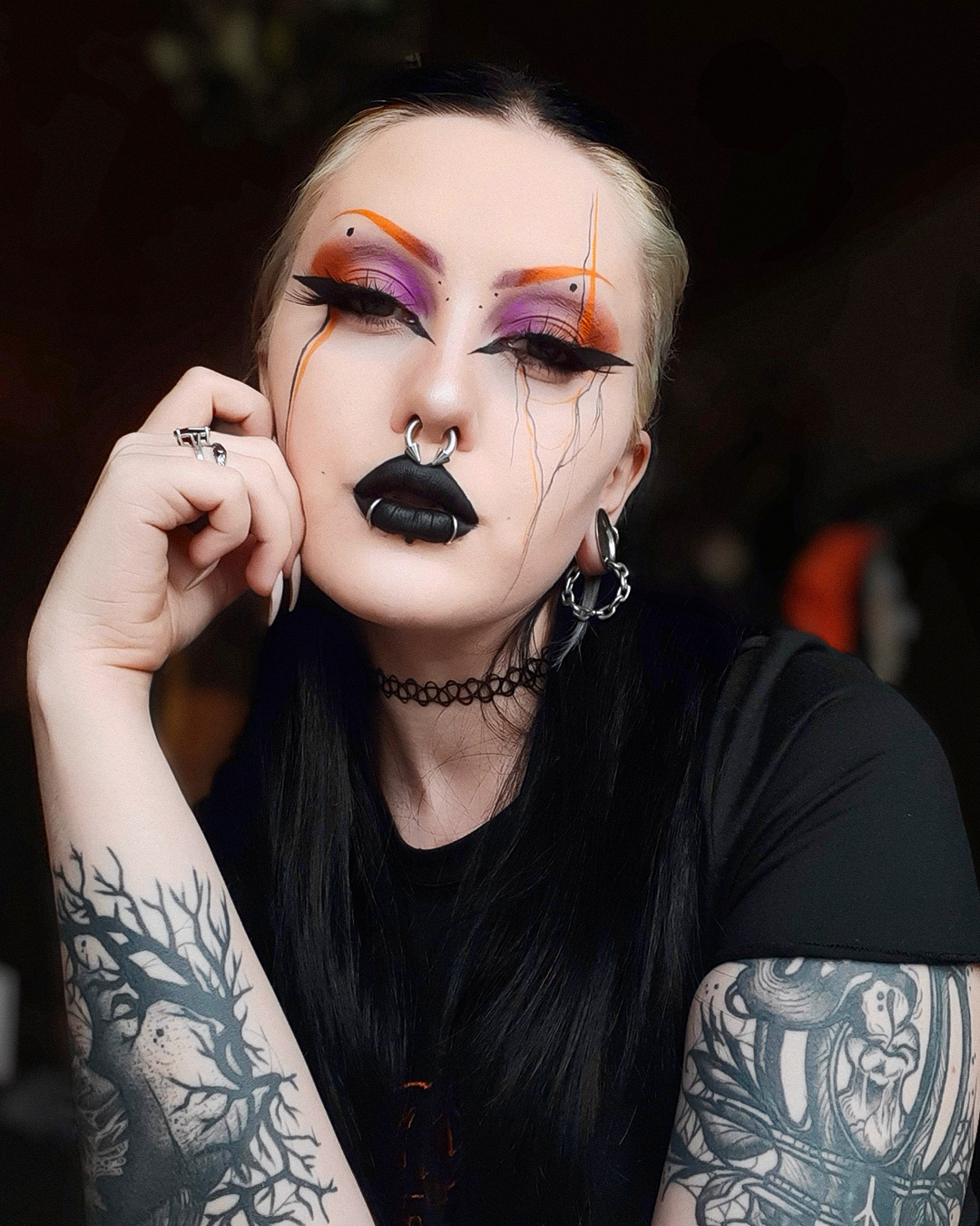 Hot Tattooed Gothic Model Wearing Circular Silver Chain Earring Hangers (Pair)