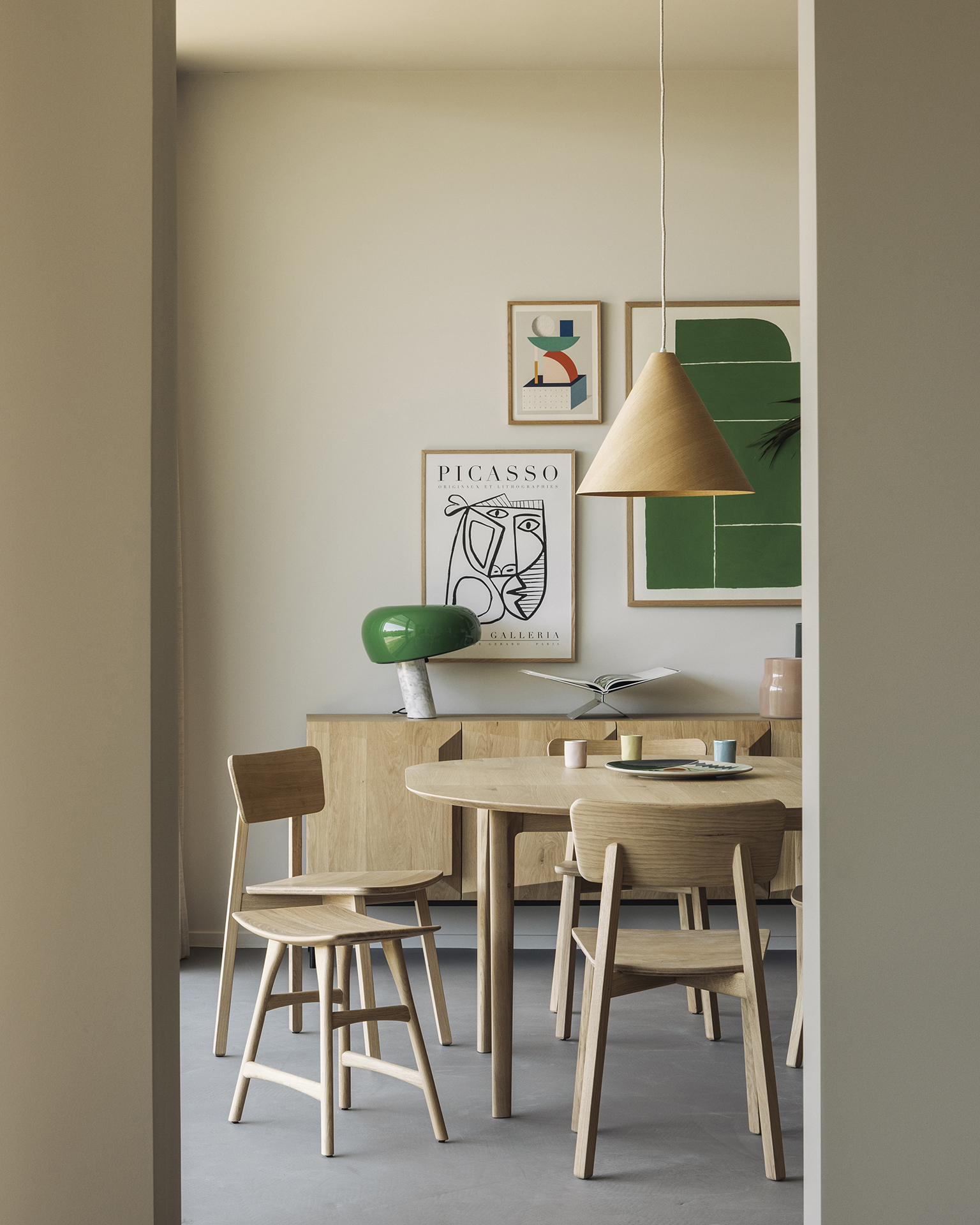 Ethnicraft Oak Bok Round Extendable Dining Table