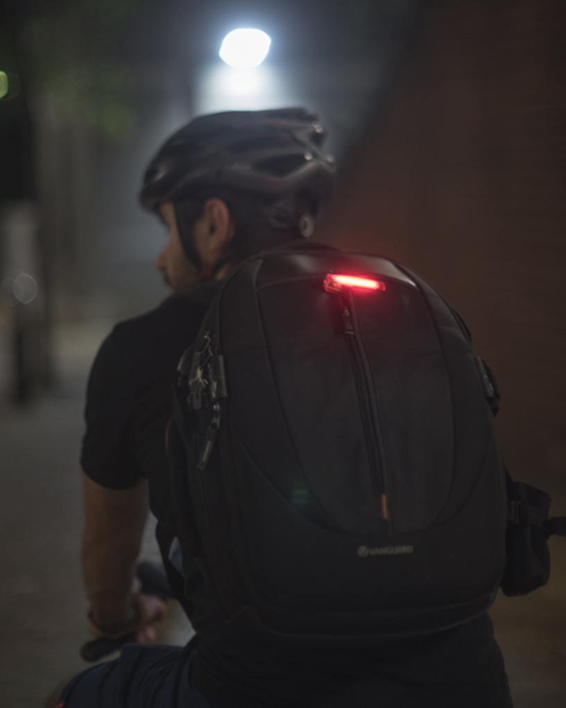 Knog Plus USB LED-Fahrradvorderlicht mit hoher Leuchtkraft und langer  Leuchtdauer