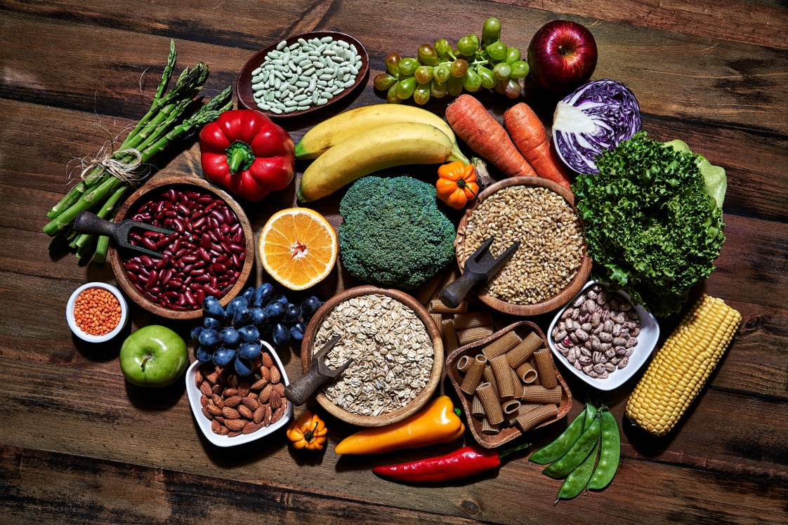 Collection of prebiotic fiber foods on a wooden table surface.