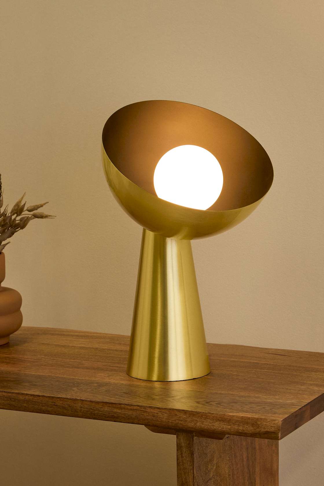 Hughes Table Lamp