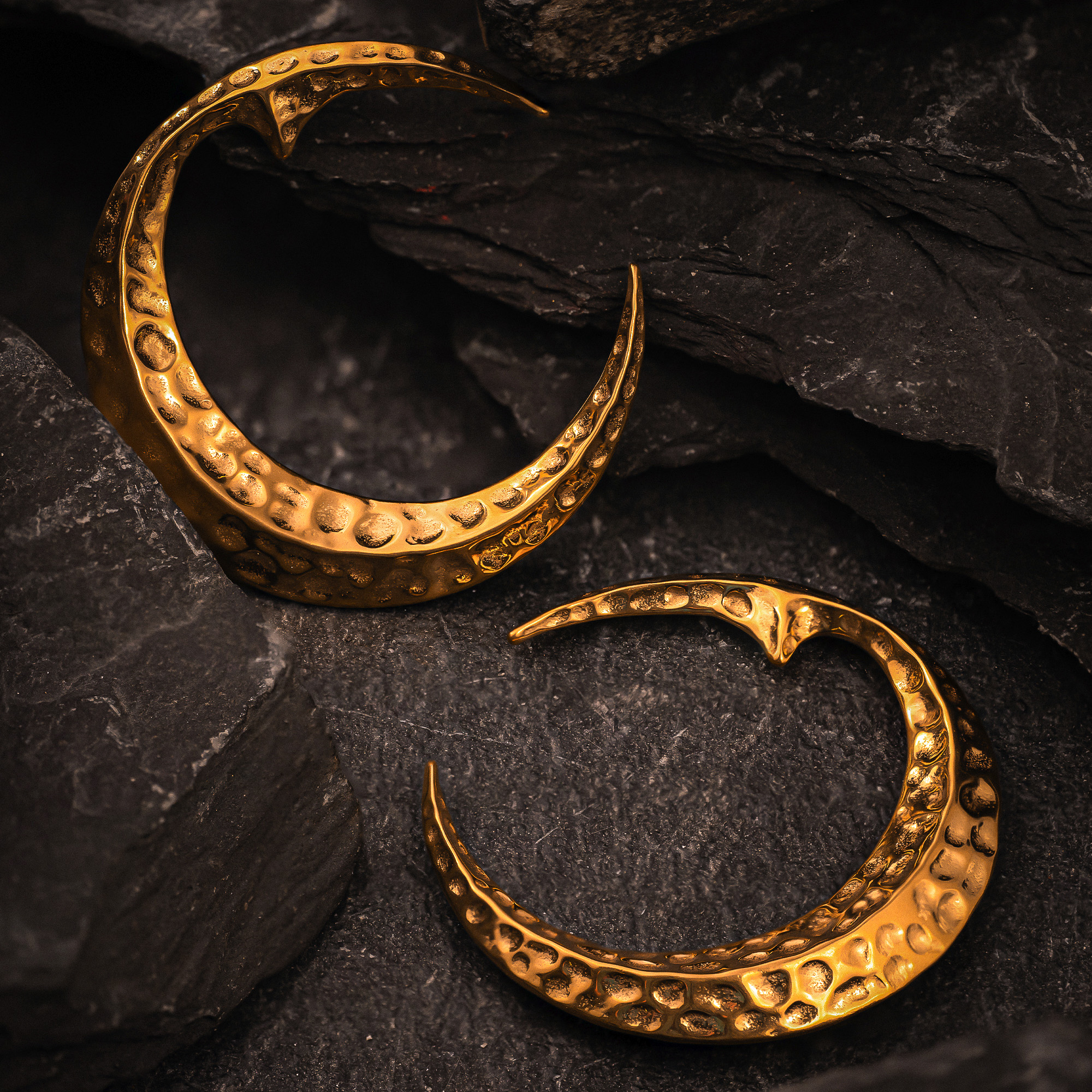  Gehämmerte Goldene Mond-Ohrringhänger (Paar)