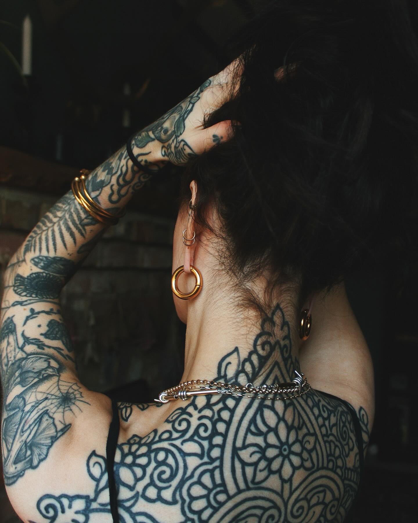 alternative model wearing Gold Circular Ear Weights (Pair)