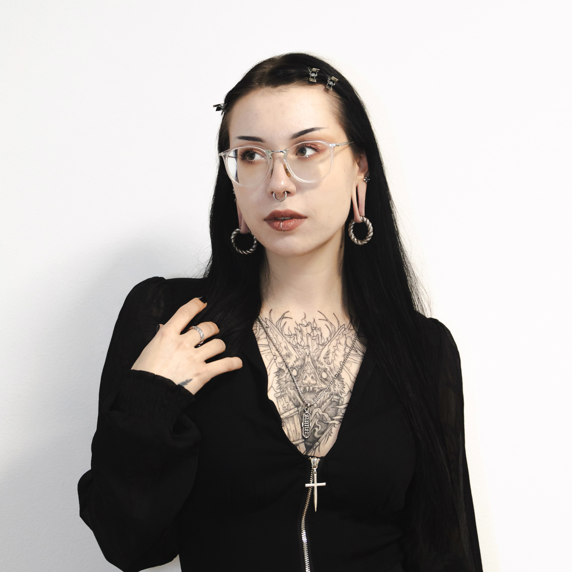 Hot Tattooed Alternative Model wearing Silver Rope Ear Weights (Pair)