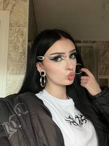 MUA Hot Girl wearing Silver Steel Hoop Ear Weights - Pair