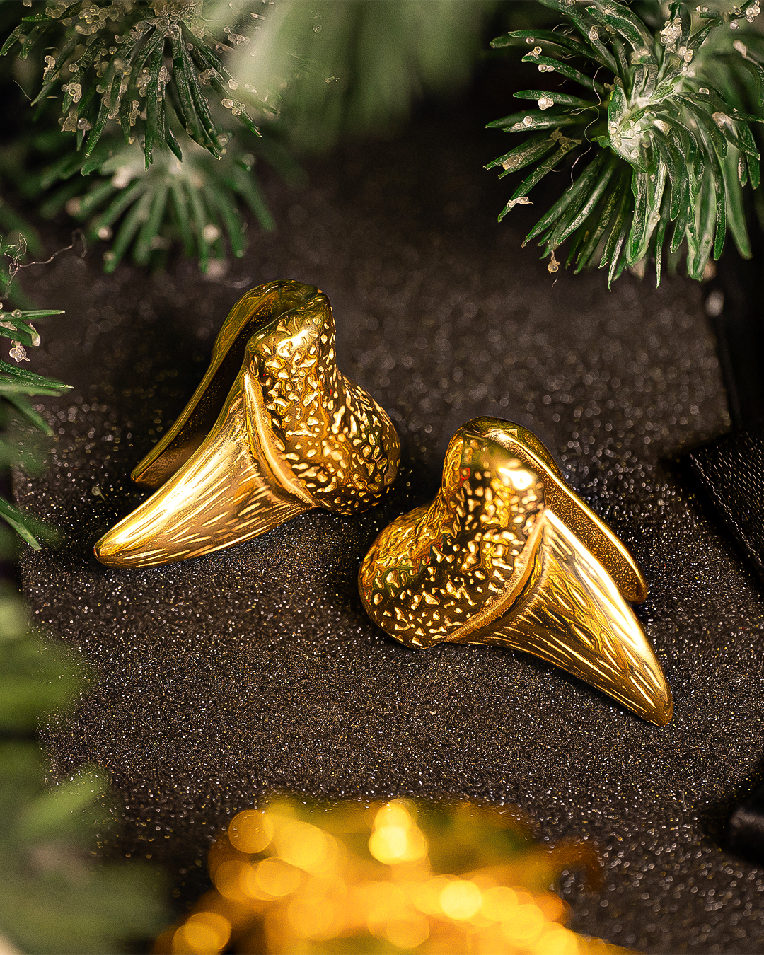  Goldene Haifischzahn-Ohrringhänger (Paar)