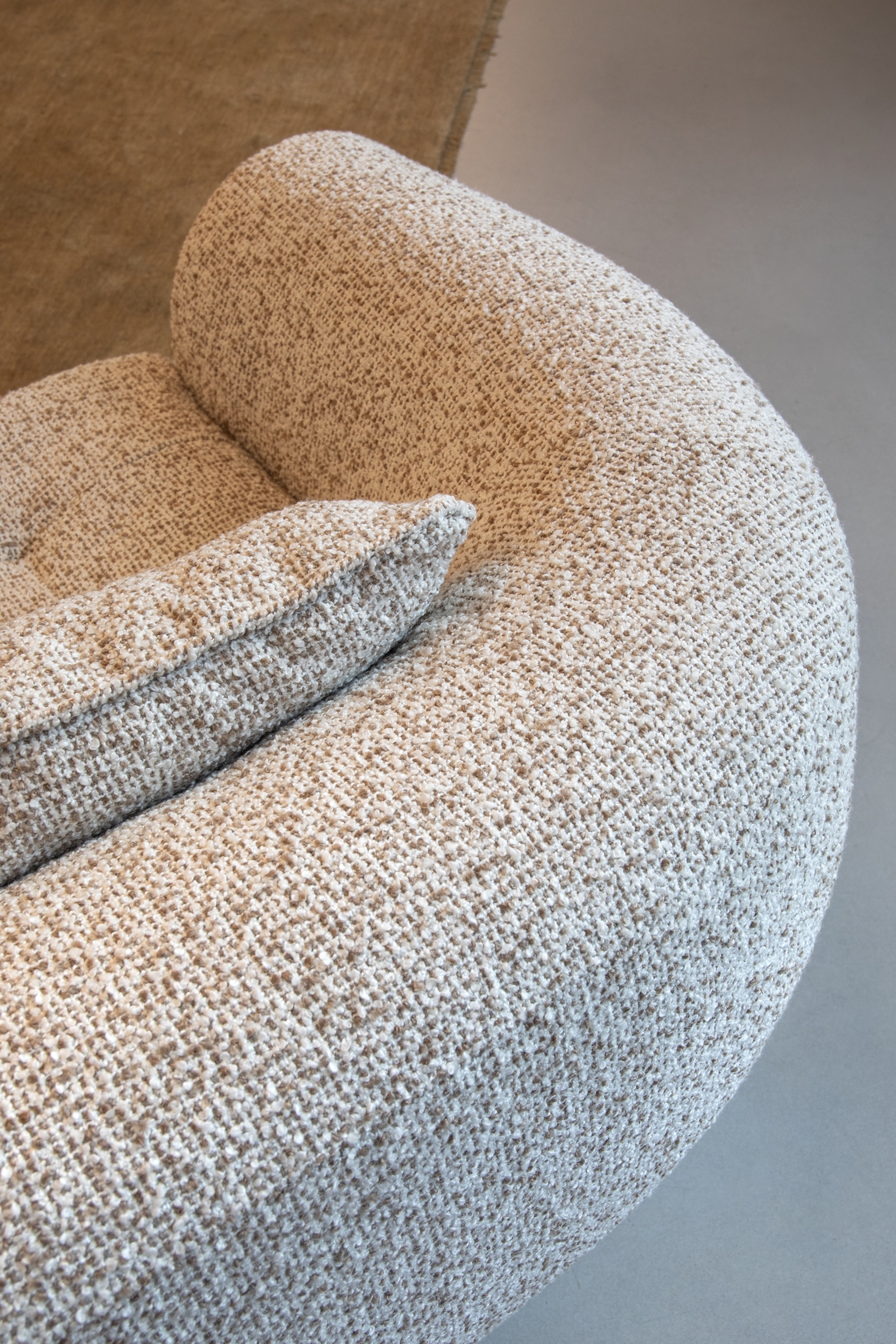 Petra Lounge Chair