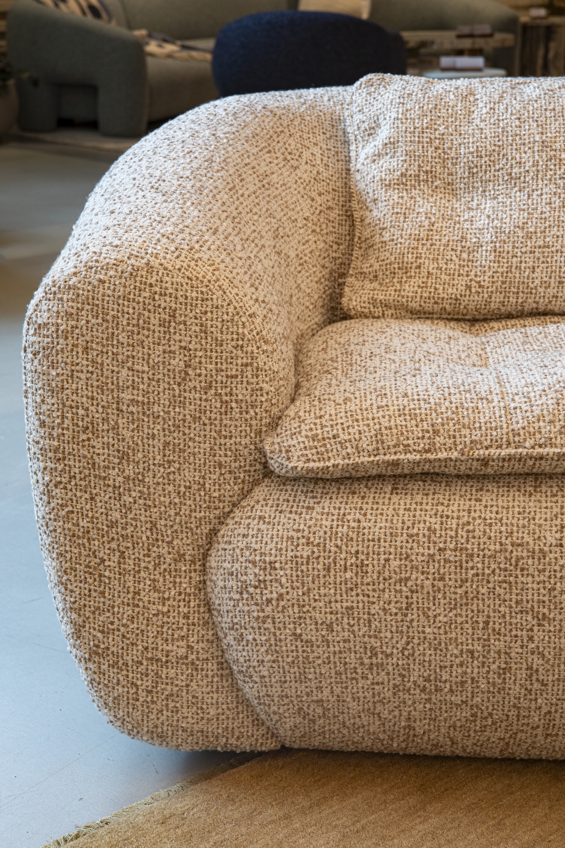 Petra Lounge Chair