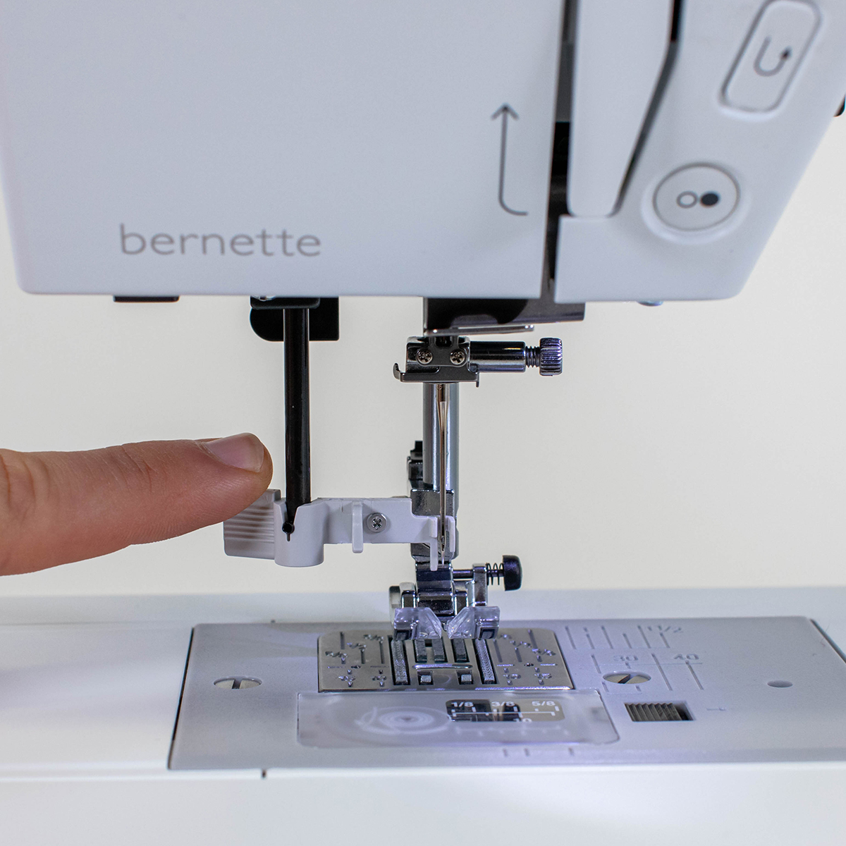 Bernette B37 Needle Threader