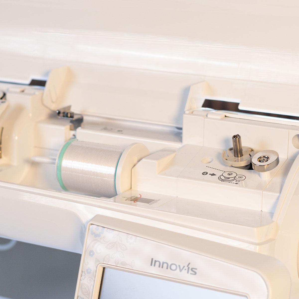 Innov-is NV880E embroidery machine
