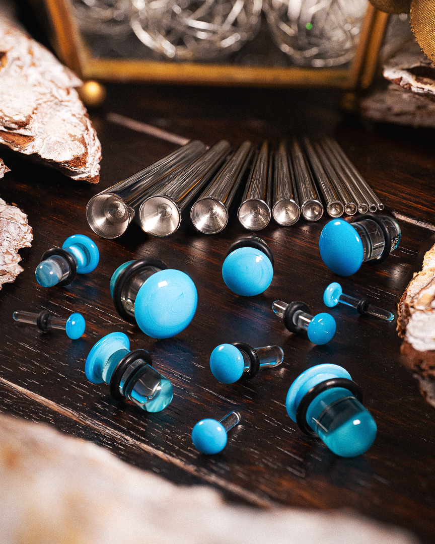 Custom Plugs - Clear & Yellow Single Flare Glass Taper Kit & Plug : Gauge - Lifestyle 2