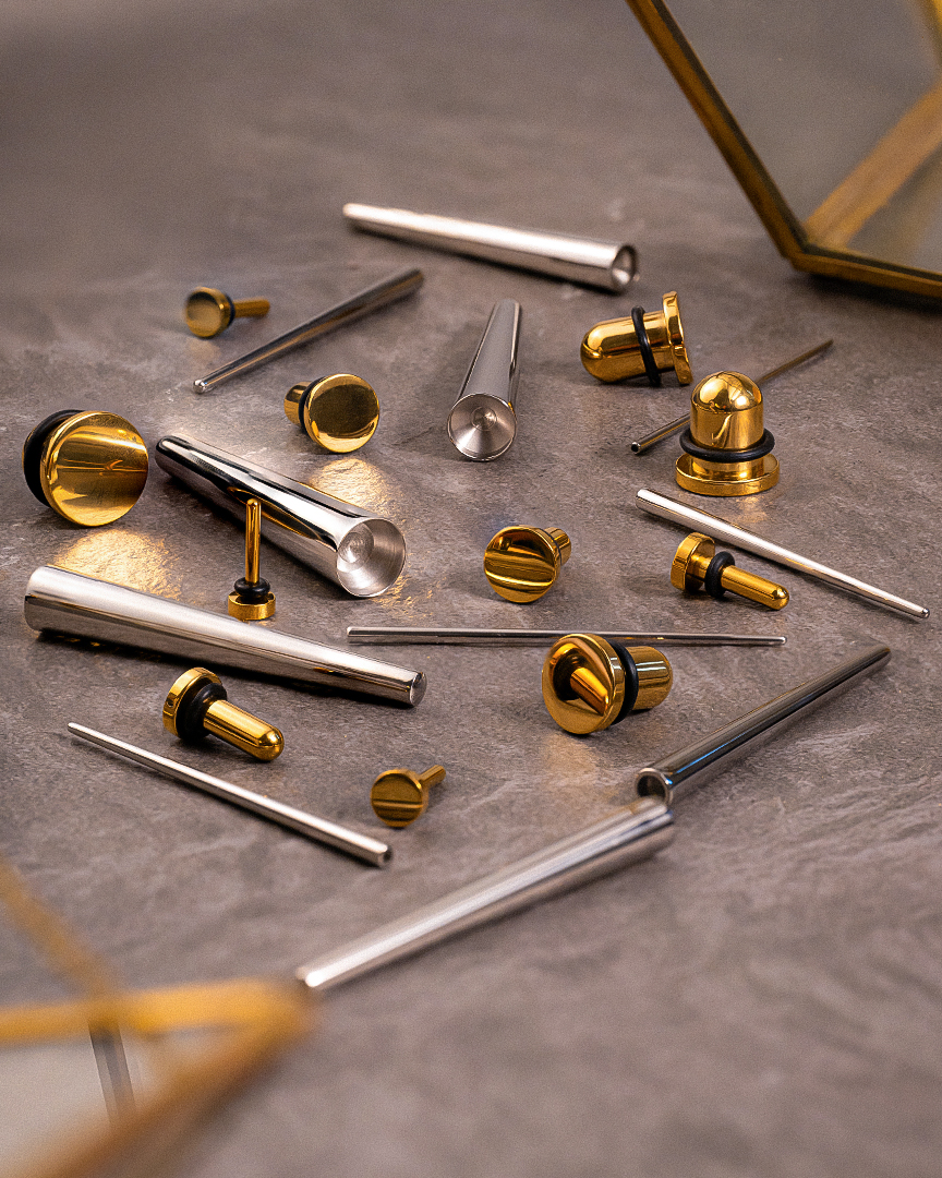 Amazing alternative  Beginners Ear Stretching Kit for Ears - 22 Piece Pack - Includes Surgical Steel Tapers & Gold Steel Plug / Gauge