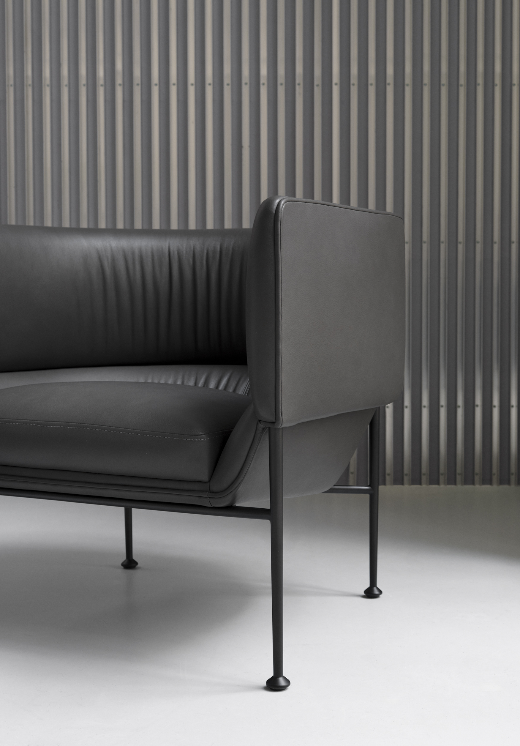 Collar Medium Lounge Chair