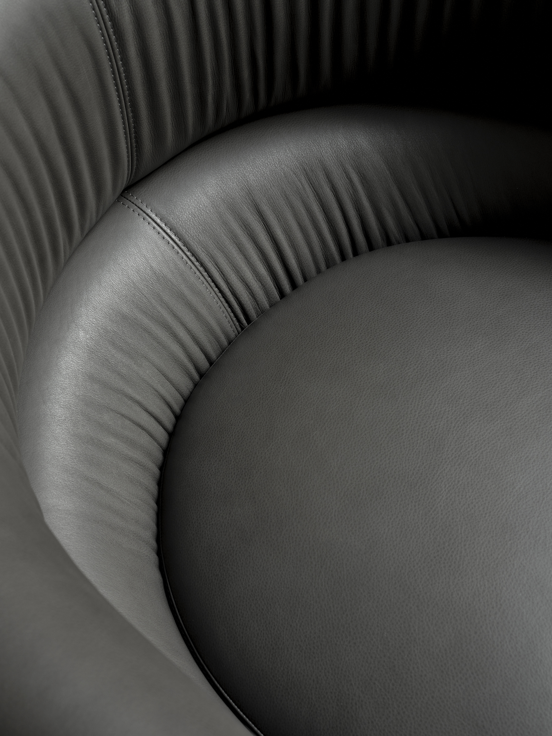 Collar Medium Lounge Chair